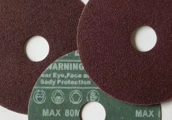 Wie wirkt sich die Höhe der Harzfaserscheibe auf die Druckverteilung während ...